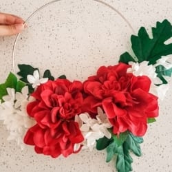 summer inspired crafting projects to try - floral wreath